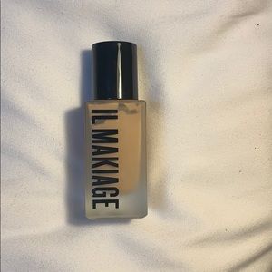 IL Makiage Foundation